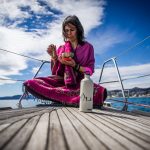 Fare yoga in barca avela